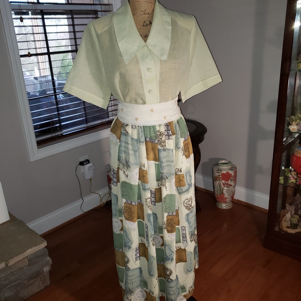 Deux piece shirt with skirt